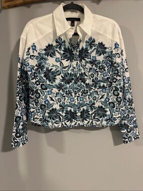 White House, Black Market Floral Crop Button-Up Shirt - White/Blue